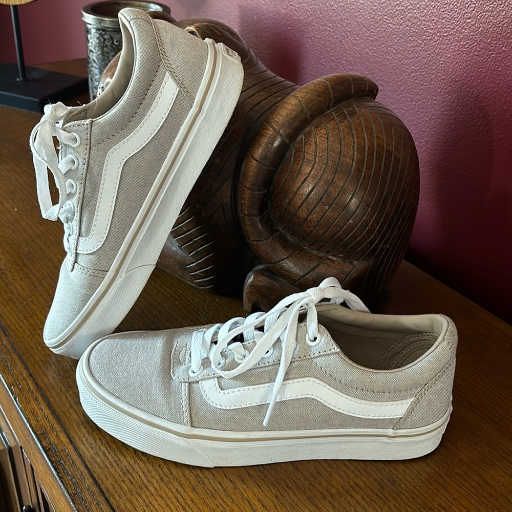 Women’s Vans Sz 7 new
